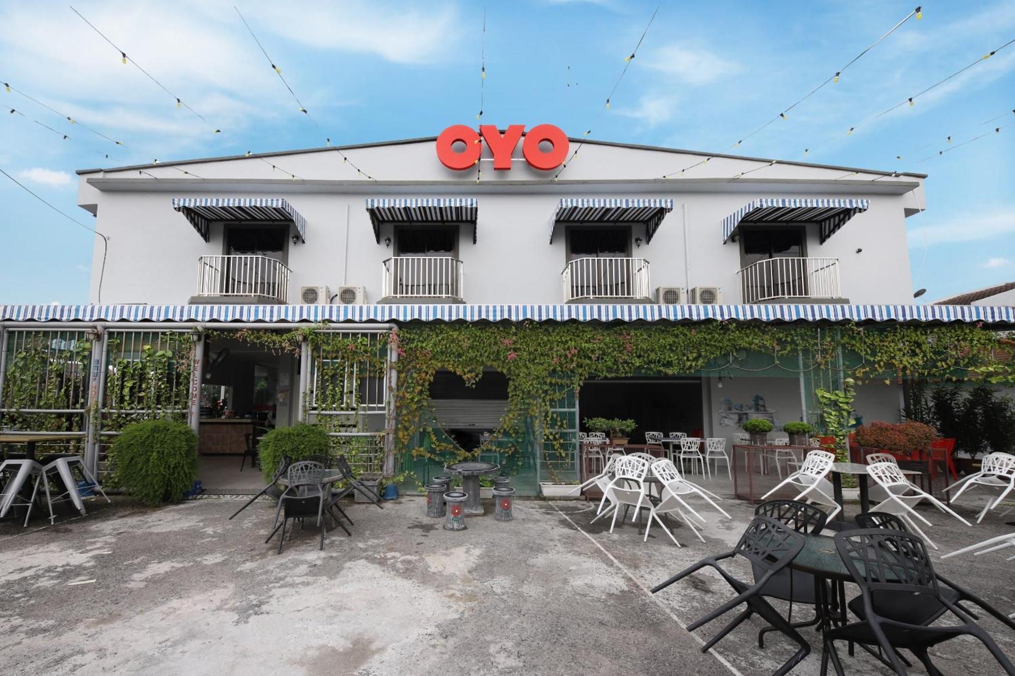 Oyo 778 Bmw 2 Hotel Muar Exteriör bild