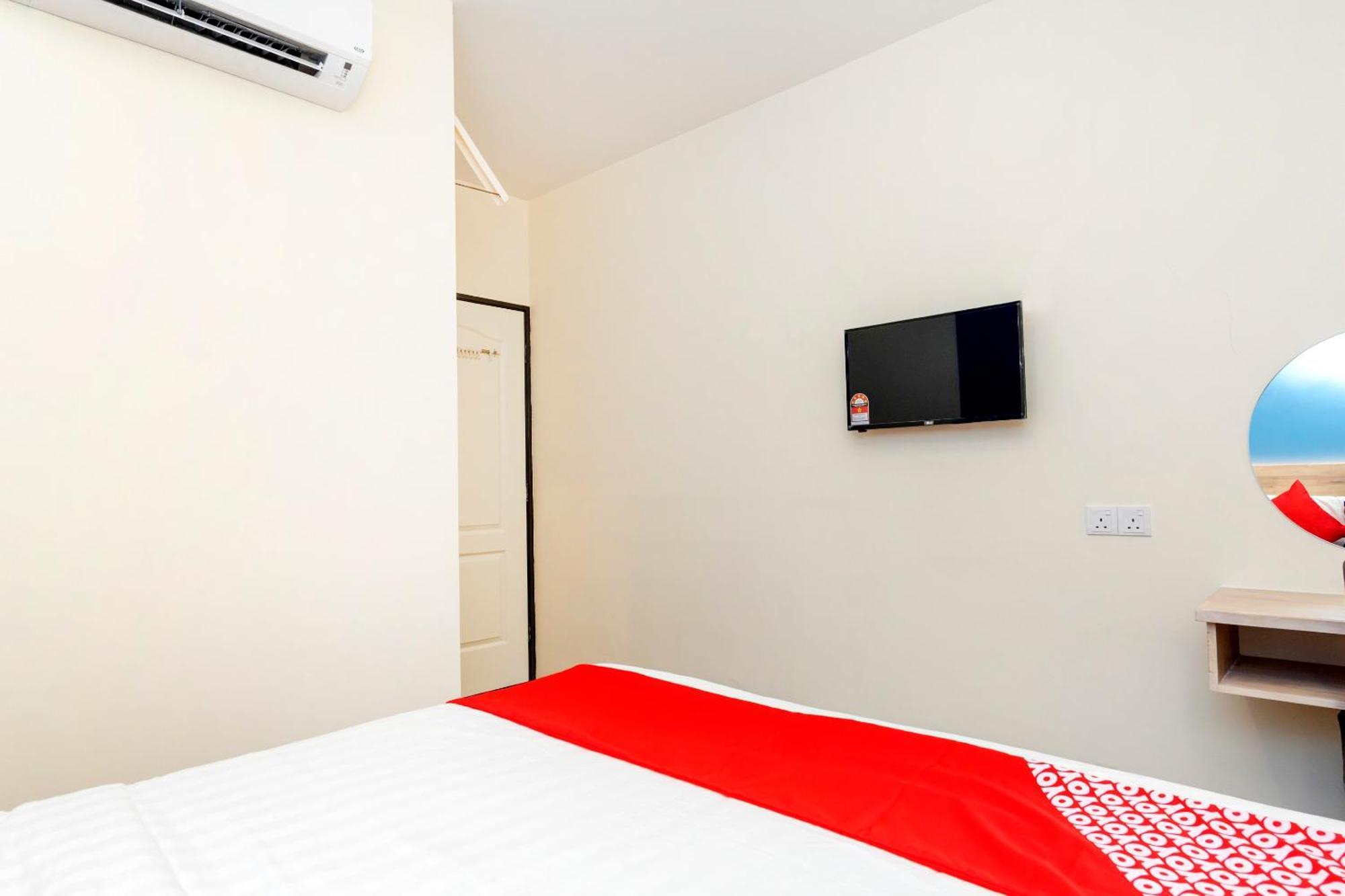 Oyo 778 Bmw 2 Hotel Muar Exteriör bild